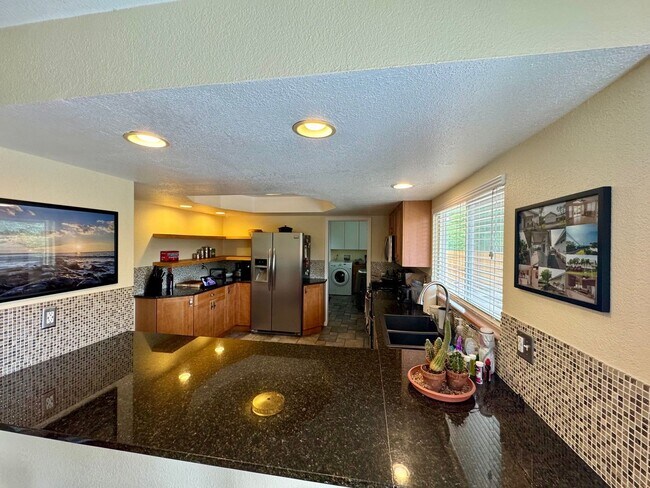 Building Photo - Spacious 4-Bedroom House Near Open Space in Heatherwood, Boulder