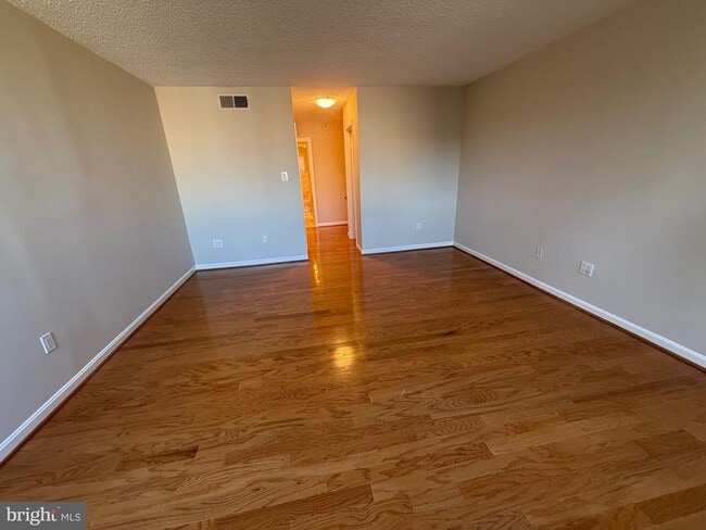 Building Photo - 1101 S Arlington Ridge Rd