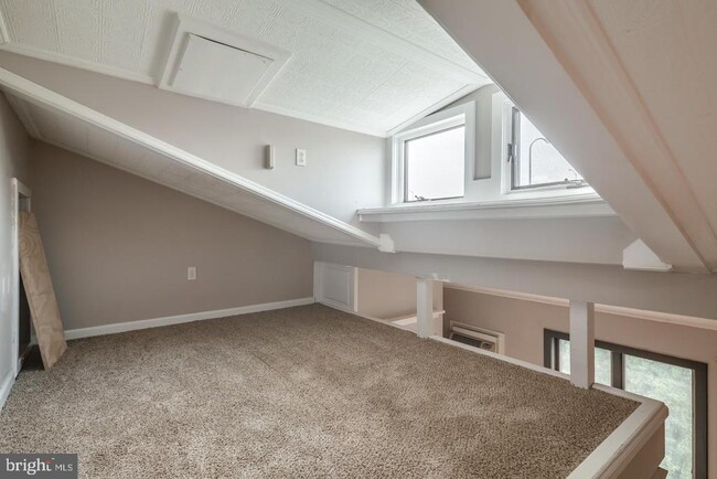 Building Photo - 2553 Salmon St