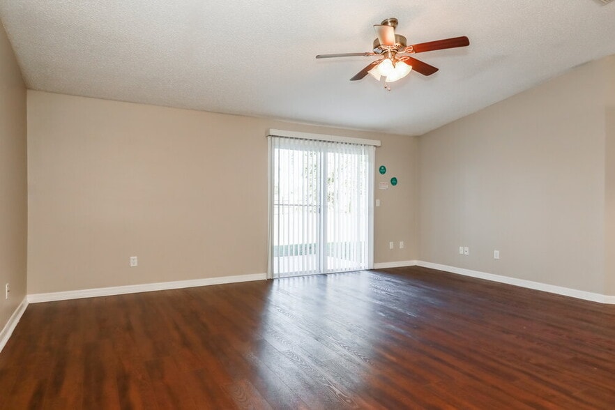 Building Photo - 8060 Creedmoor Dr
