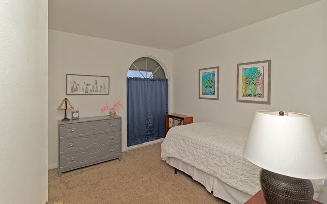 Building Photo - Stunning Saltillo Tiled Single Story Condo in Oceanside!