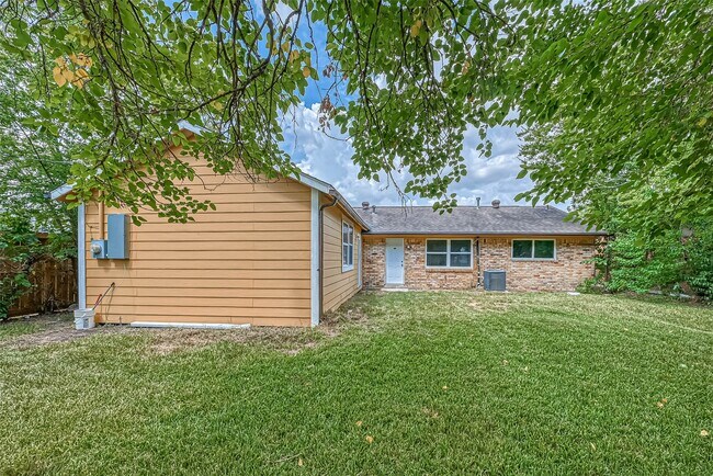 Building Photo - 5606 Elm Spring Dr