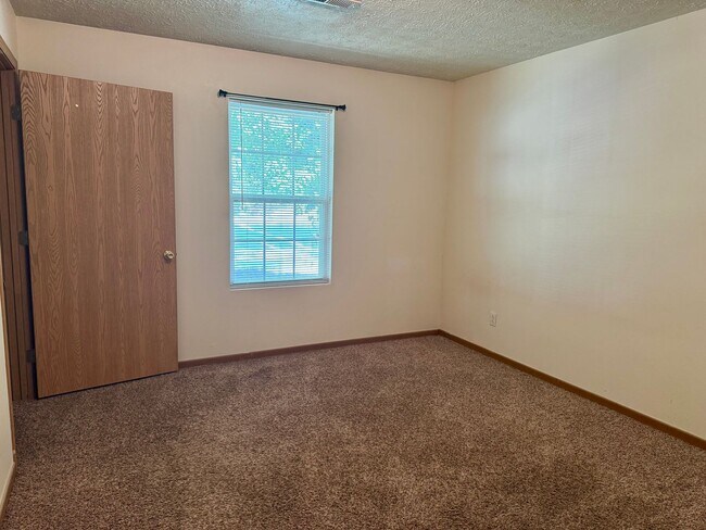 Building Photo - 106-106 Shannon Valley Dr
