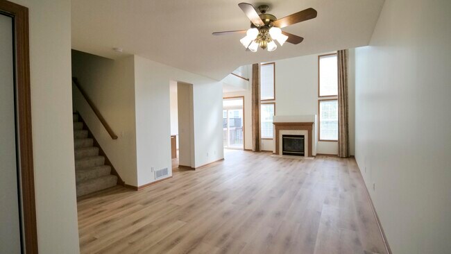 Building Photo - 15250 Florist Cir