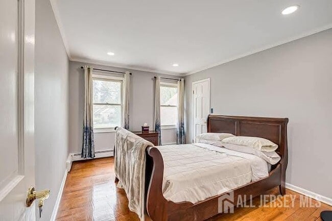 Building Photo - 3993 Park Ave