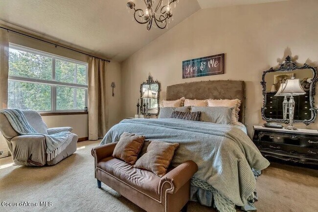 Building Photo - Pebble Creek