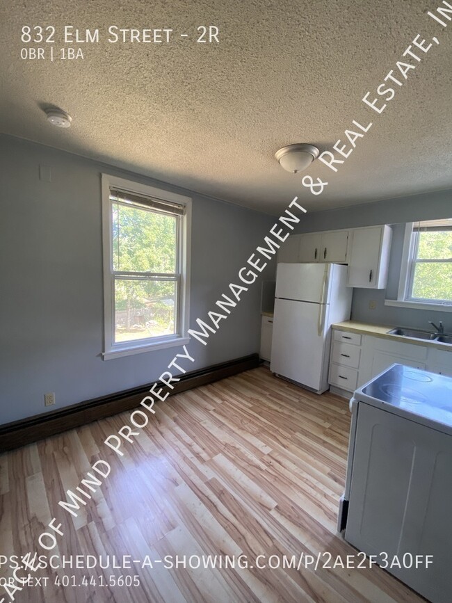 Building Photo - 832 Elm St