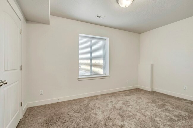 Building Photo - 4763 Silver Ridge Rd