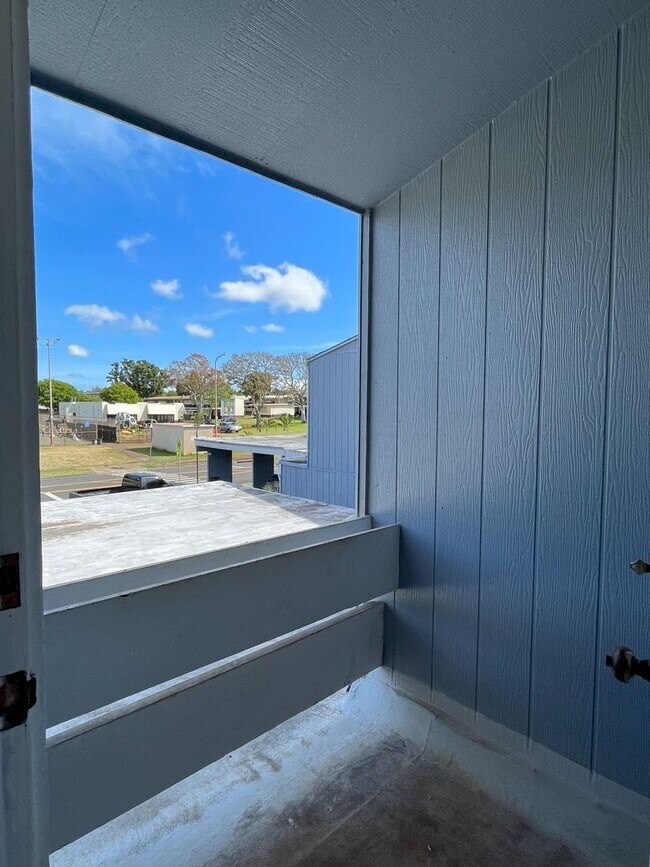 Building Photo - Renovated 3 bedroom, 2.5 bath split level ...
