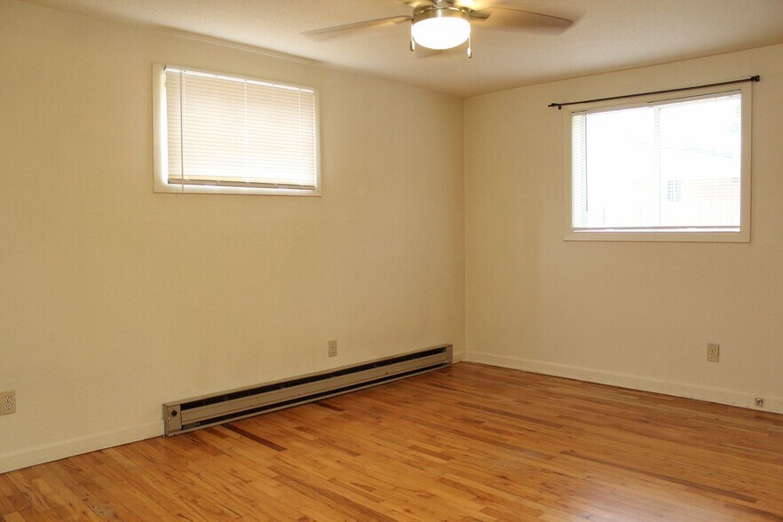 Building Photo - 10605 SE Bush St