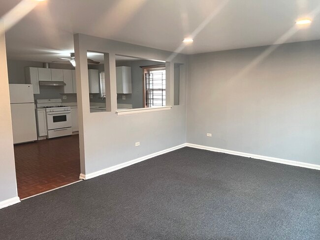 Building Photo - 2417 W Bryn Mawr Ave