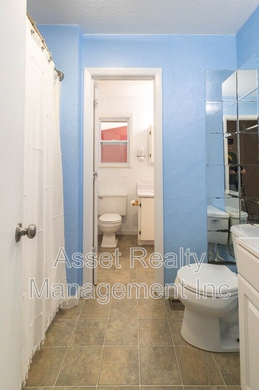 Building Photo - 1817 Sedgewick Dr