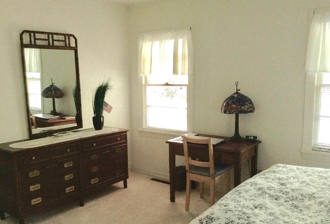Bedroom - 525 S College St