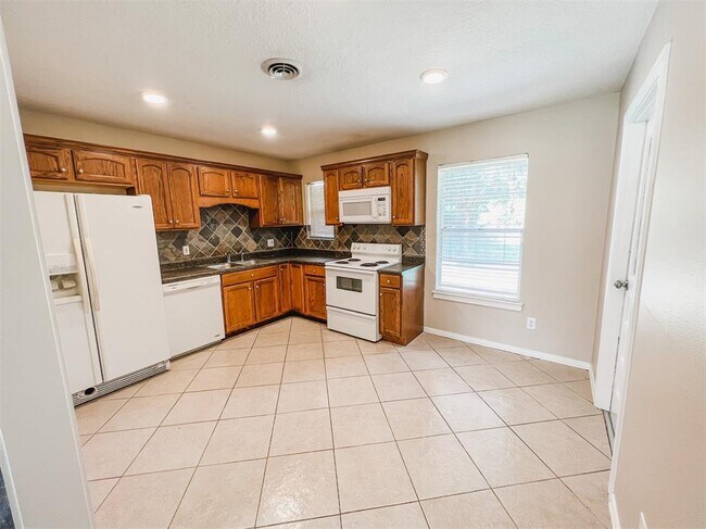 Building Photo - 724 Gubert Ln