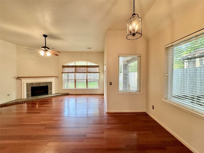Building Photo - 42 Tranquil Glade Pl