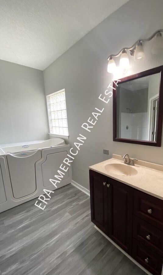 Building Photo - 2621 Barefoot Creek Cir