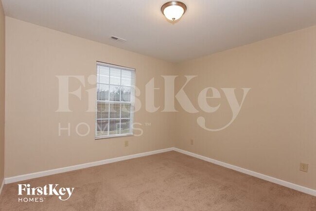 Building Photo - 955 Littleton Dr