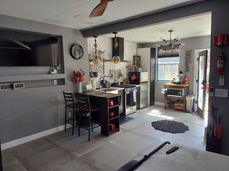 Overall View - 2 - 1746 W 71st St