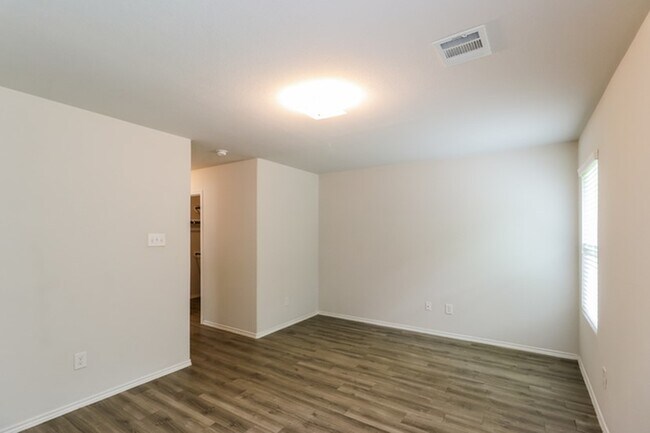 Building Photo - 2744 Madison Ct