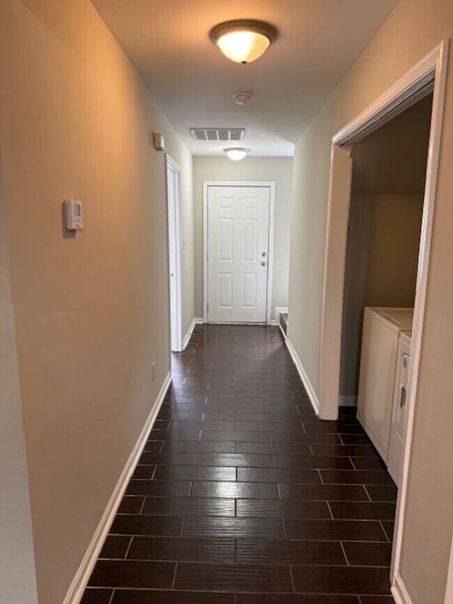 Building Photo - Available Now! MUST SEE!