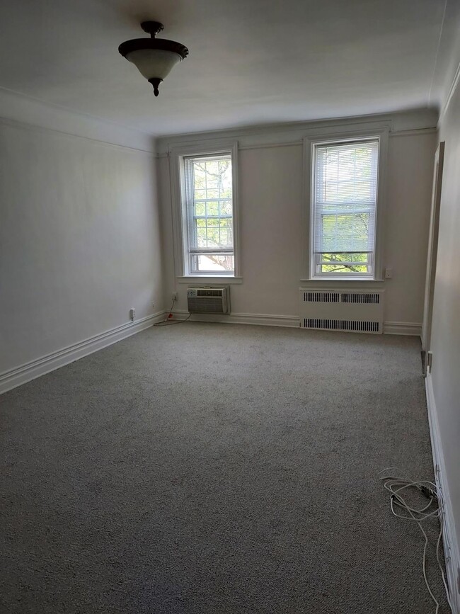 Building Photo - 12 Hamilton Pl