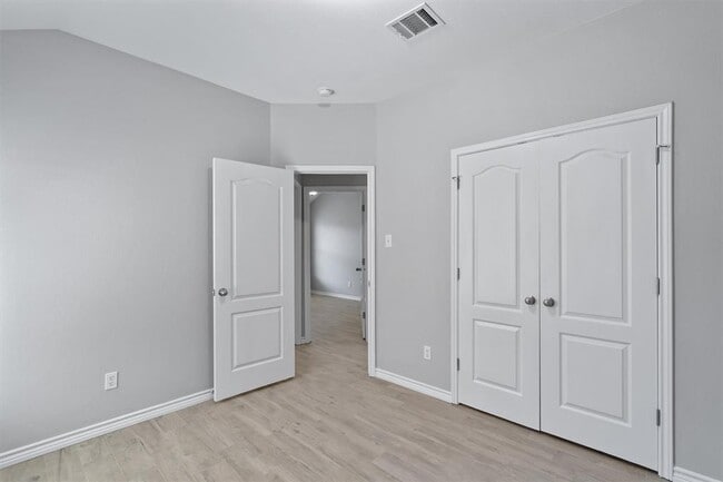 Building Photo - 1083 Zeus Cir