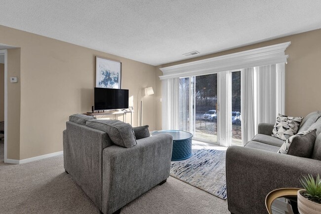 Building Photo - Comfortable 1 Bedroom Condo Living at Pembroke Gardens