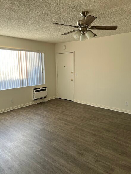 Building Photo - 1057 Western Ave