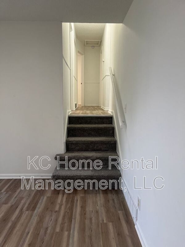 Building Photo - 805 W 39 St N