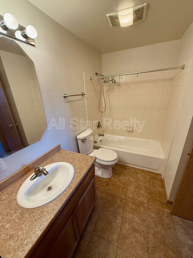Building Photo - 9625 Independence Dr