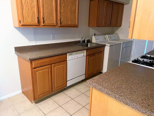 Kitchen - 10222 Prince Plz