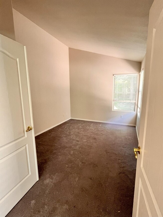 Building Photo - 1247 E Le Parc Dr