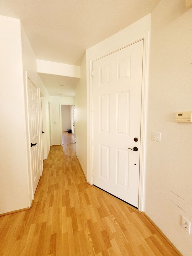 Building Photo - AVAILABLE | Hawaii Kai: 3 Bedroom,2.5 Bathroom Townhome w/AC & Attached Garage |  | Features: In ...