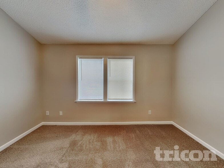 Building Photo - 1240 Bacardi Ct