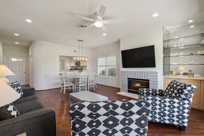 Building Photo - 270 Vista Royale Cir E