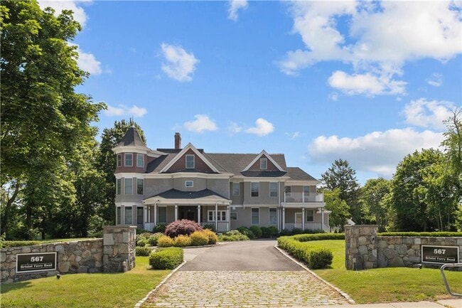 Building Photo - 567 Bristol Ferry Rd