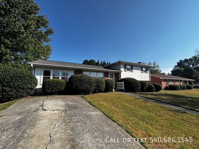 Building Photo - 1511 Narcissus St