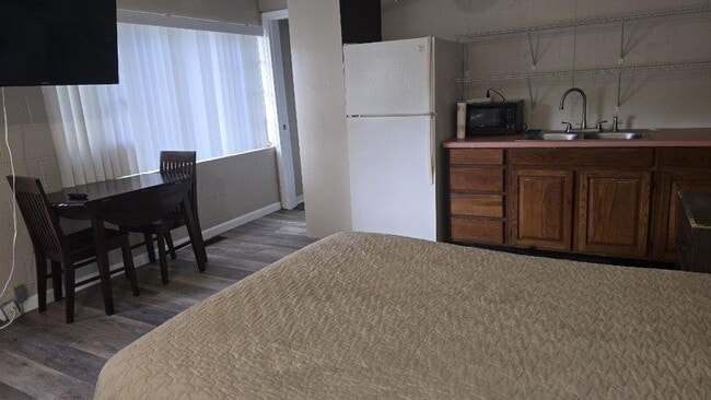 Building Photo - 1/1 Studio apartment for rent