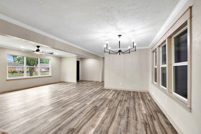 Building Photo - 1914 Monroe Dr