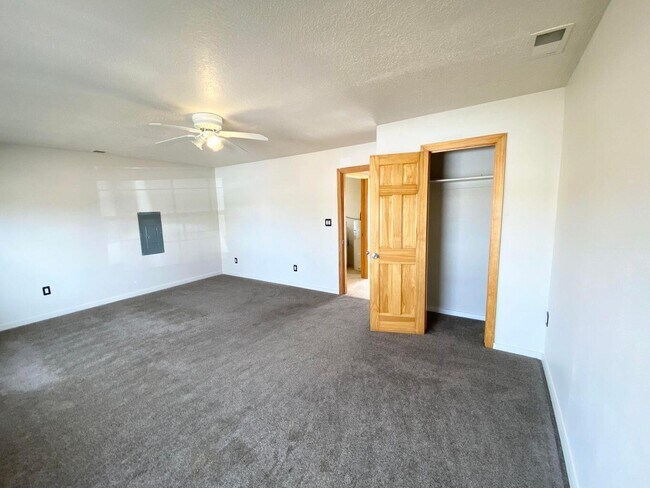 Building Photo - 910 11th Ave NW