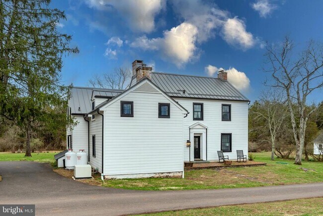 Building Photo - 180 Municipal Rd