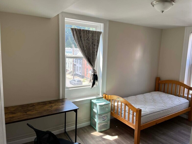 Building Photo - 350 Congress St