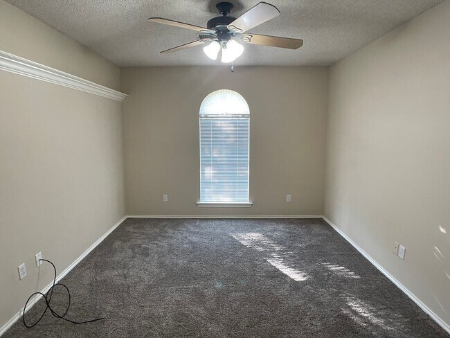 Building Photo - COMING SOON!!!!  Beautiful Home in East Park