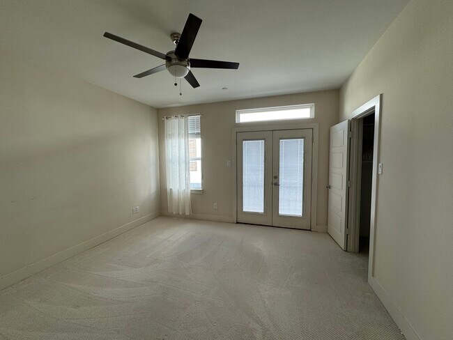 Building Photo - 2129 Lovedale Ave