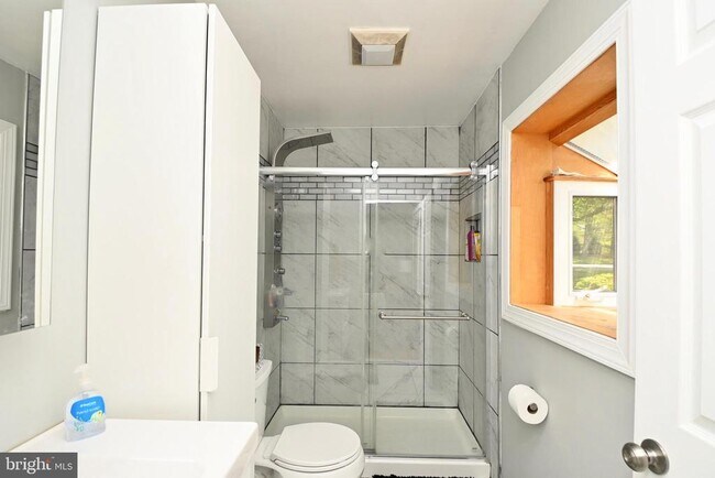 Building Photo - 10612 Anita Dr