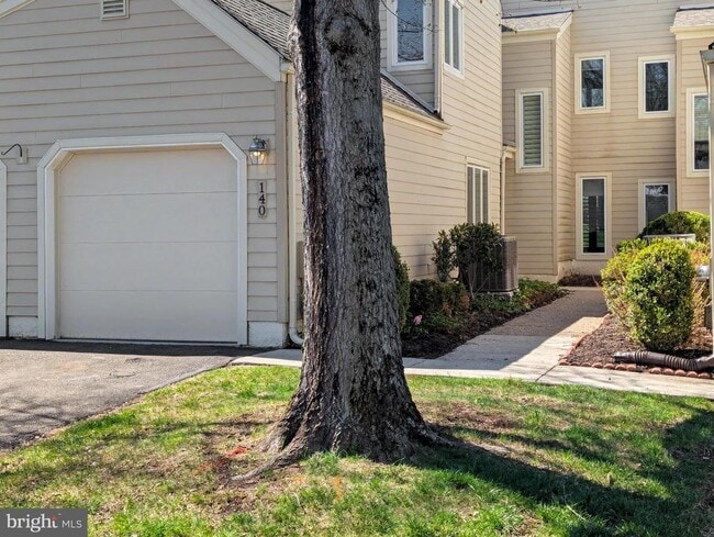 Building Photo - 140 Westbury Ct