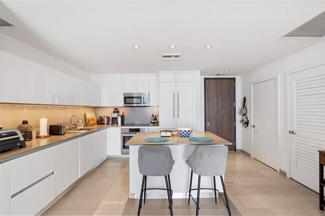 Building Photo - 88 SW 7th St