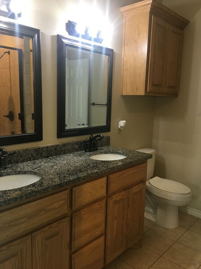 Building Photo - House For Lease in Denison -- 3 Bed/2 Bath