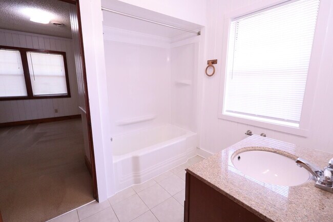 Building Photo - 321 Michael Cir