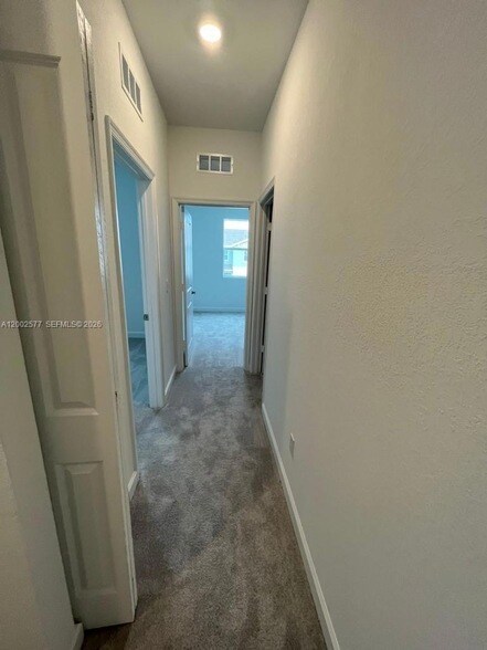 Building Photo - 212 SE Woodbark St